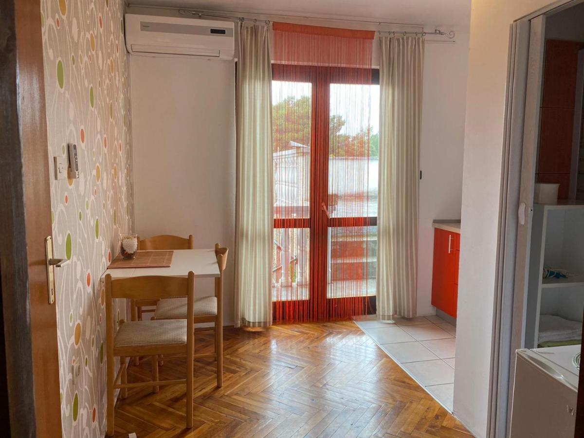 Apartmani Dana Sukošan Екстериор снимка
