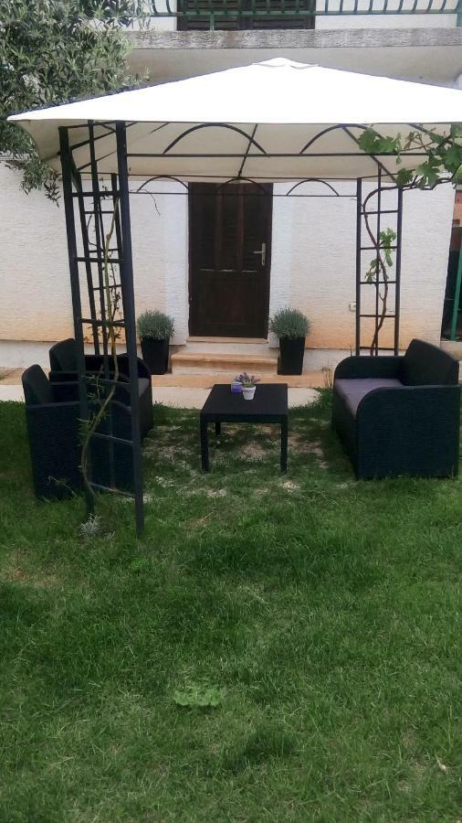 Apartmani Dana Sukošan Екстериор снимка
